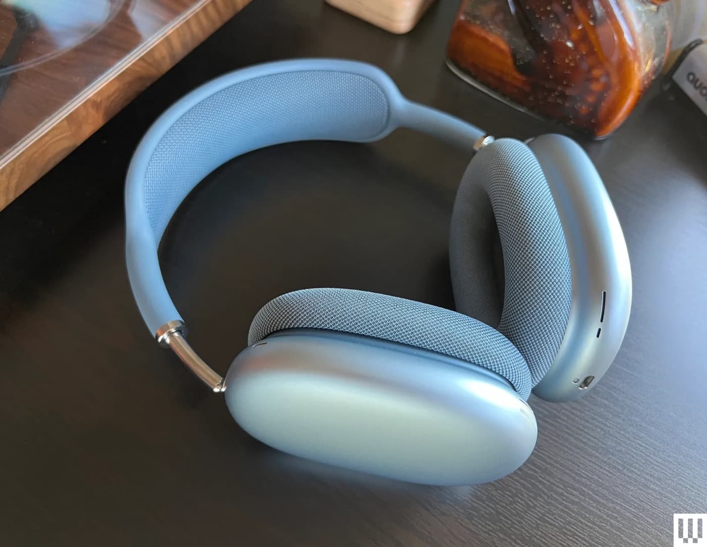 Earbuds & Headphones